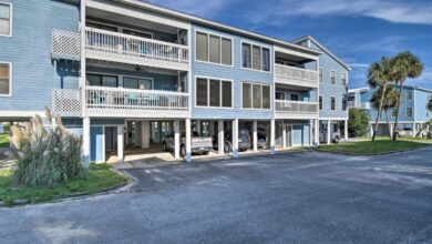 gulf-shores-condos-on-the-beach-with-balcony look for futures such as swimming pools, fitness center and beach